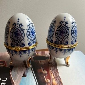 2 Vintage Ceramic Egg Shell with Gold Trim